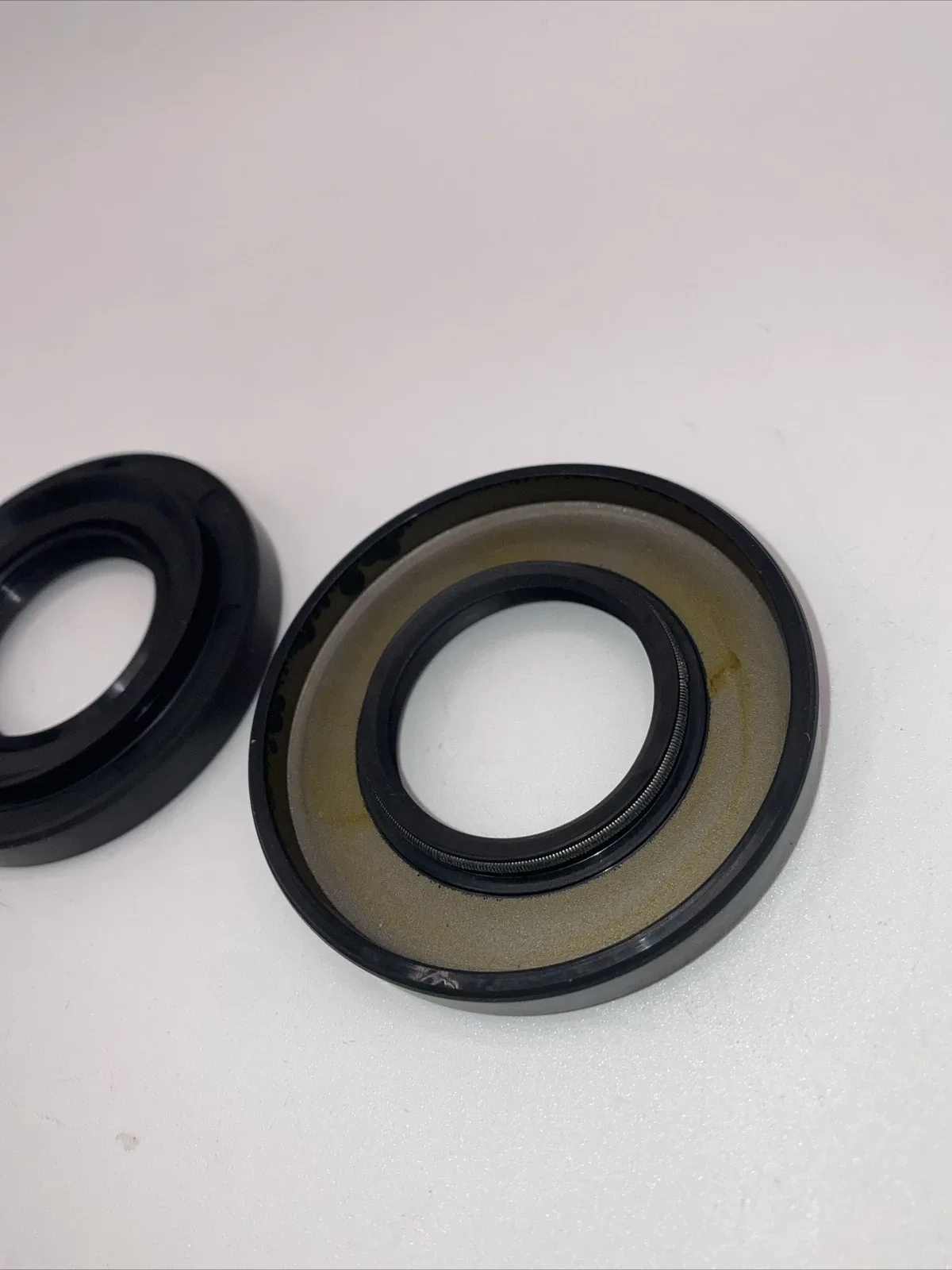 2000-2019 Acura/Honda Oil Seal (Set of 2) 91206-639-005 / 710630 image 3