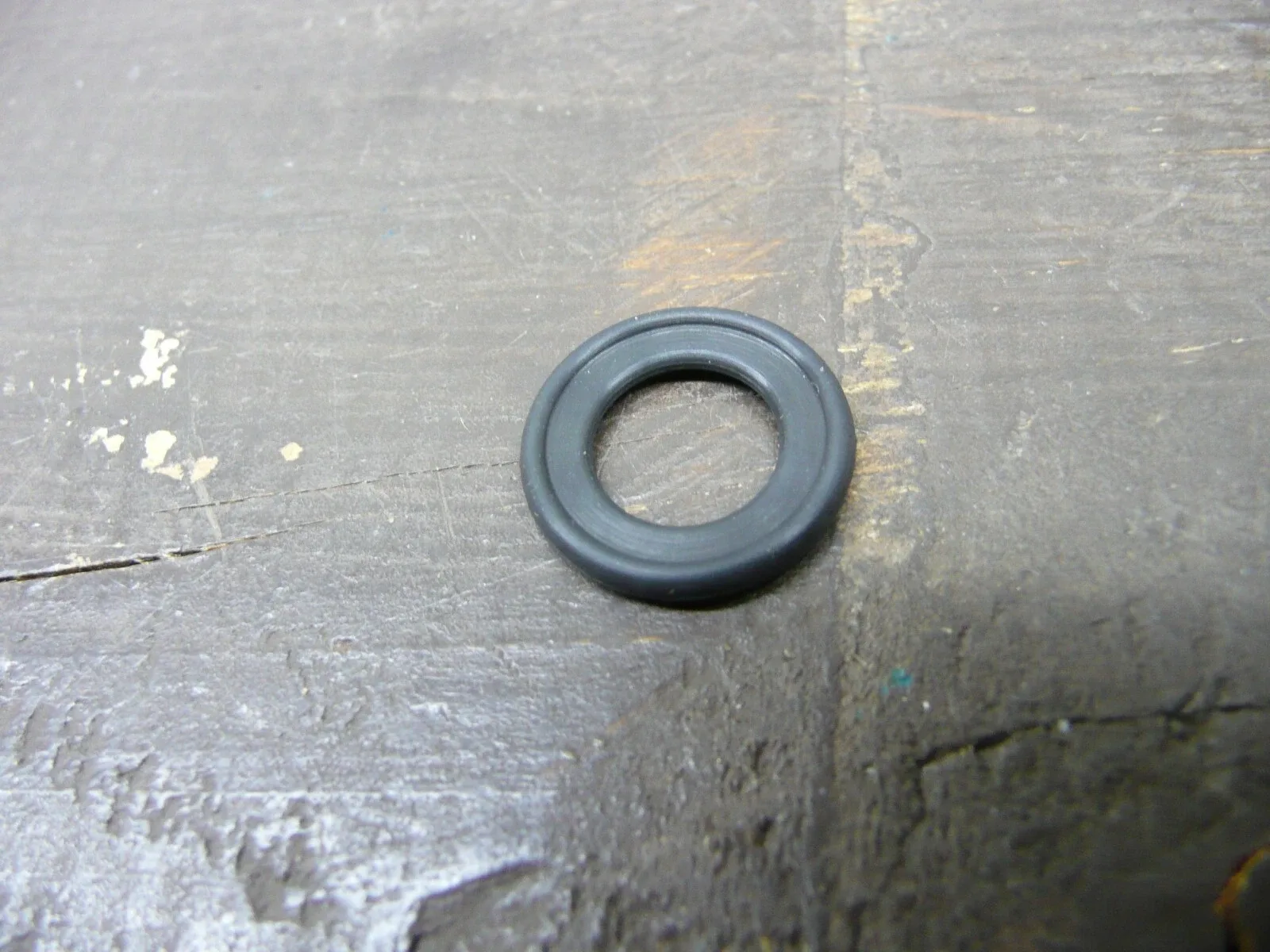 Allison LCT1000/2000 Bellhousing Bolt Seals (Package of 10) image 2