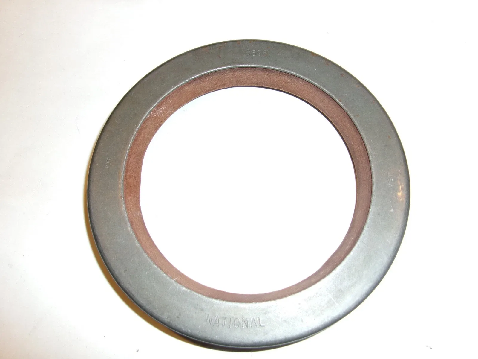 National 6696 Oil Seal - 3.625" x 4.881" x 0.6" image 3