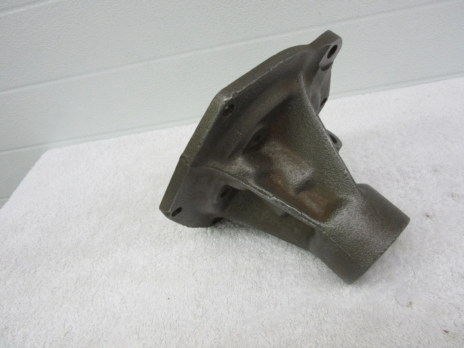 NOS 1946-1949 GM Hydra-Matic Transmission Rear Bearing Retainer - 8608768 image 3