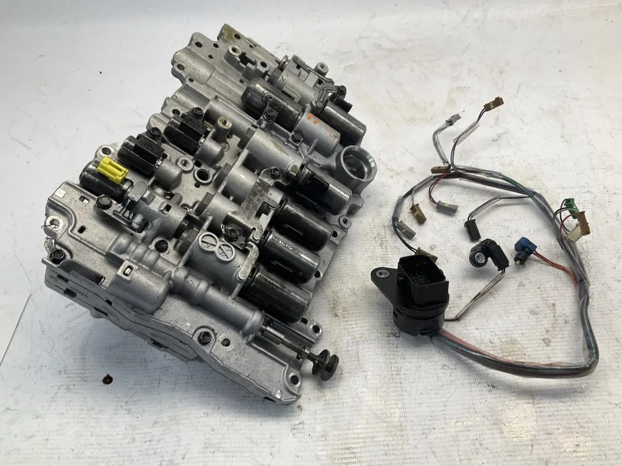 2018-2022 Volkswagen Tiguan Transmission Valve Body 419.VW1T19 image 2