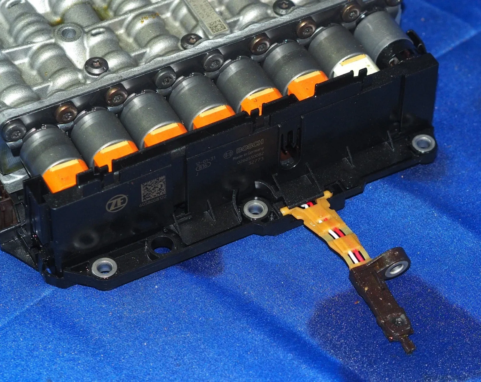 2011-2018 Porsche Cayenne 8-Speed Automatic Transmission Valve Body - Audi OEM image 2