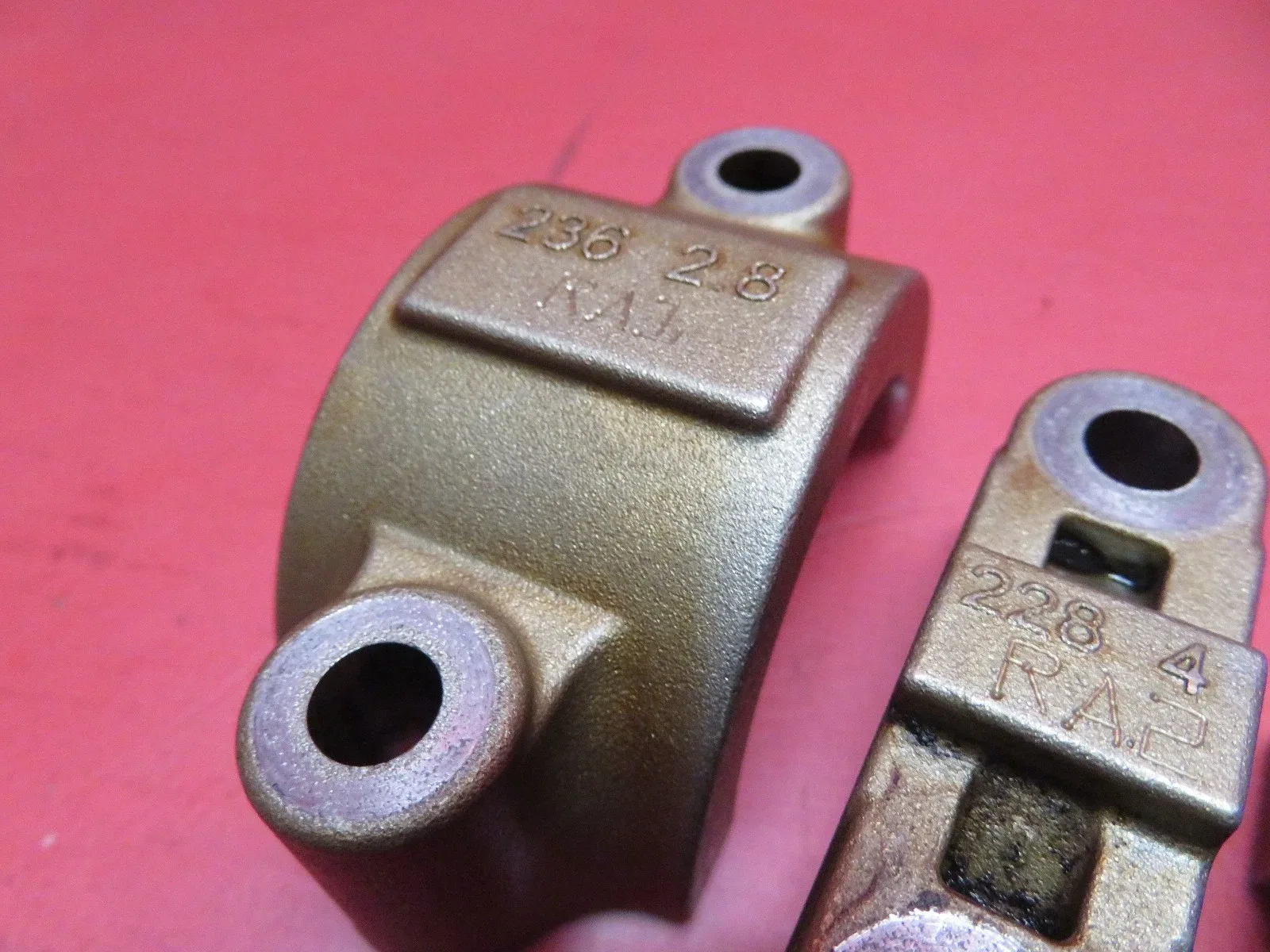2008-2010 BMW 650i E64 Left Exhaust Camshaft Bearing Caps OEM image 2