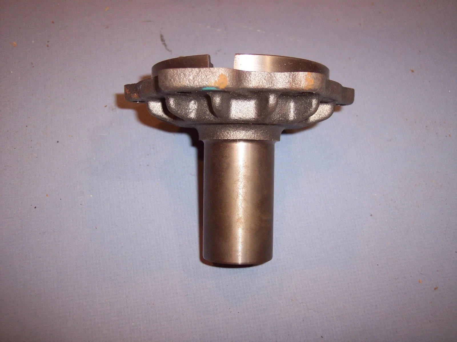 Pre-1996 Chevrolet/GMC/Oldsmobile Truck Transmission Input Front Bearing Retainer — GM 12549355 image 2