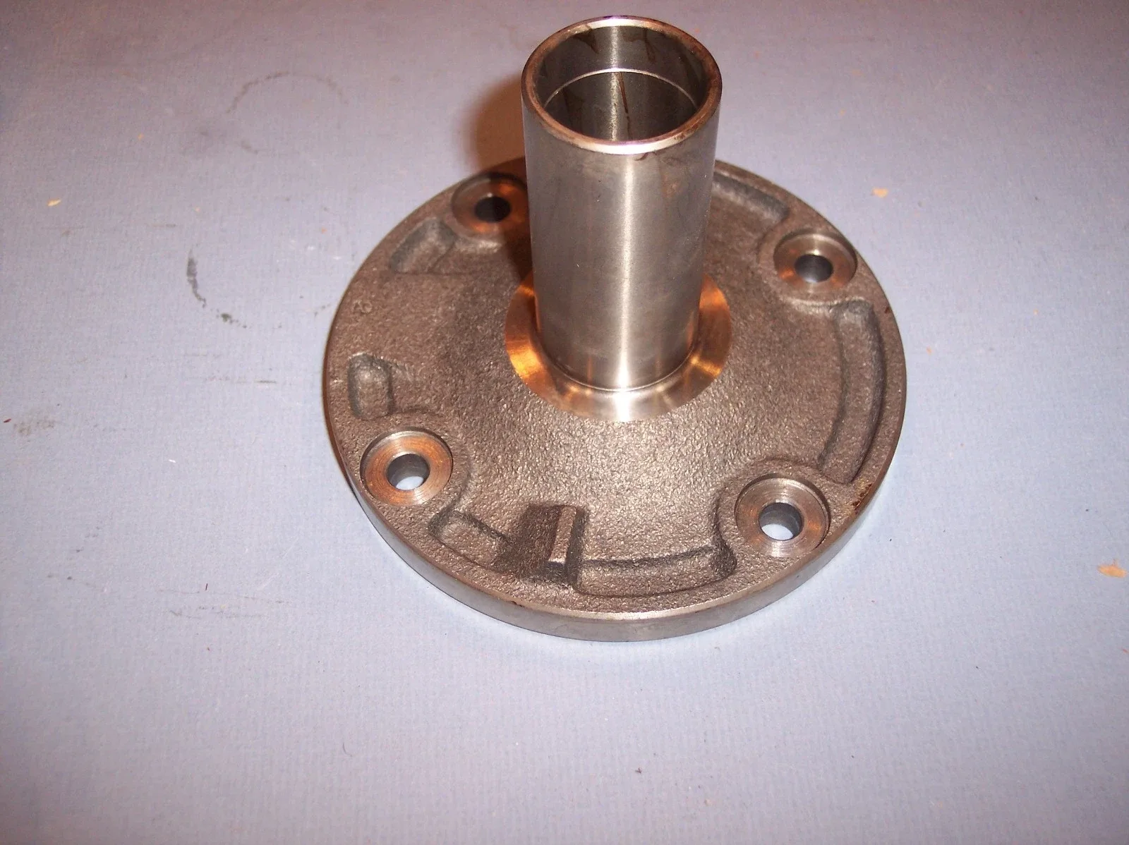1986-1993 Chevrolet GMC Medium Duty Trucks Front Bearing Retainer 15634994 image 2
