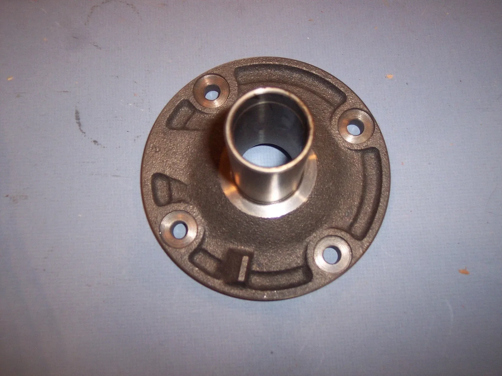 1986-1993 Chevrolet GMC Medium Duty Trucks Front Bearing Retainer 15634994