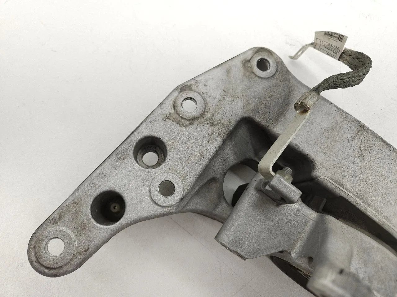 2017-2020 BMW 530e Hybrid RWD Transmission Mount (22319485333) image 2