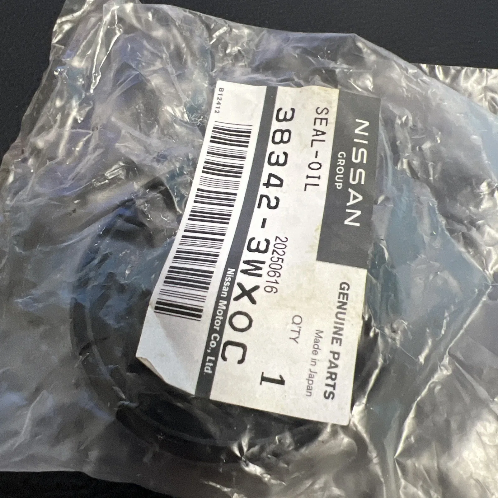 Nissan Transmission Case Differential Oil Seal 38342-3WX0C image 3