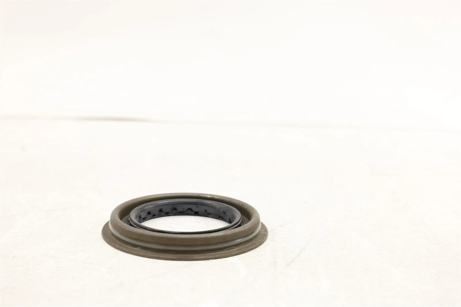Genuine Ford Output Shaft Seal 7T4Z-7R284-A image 4