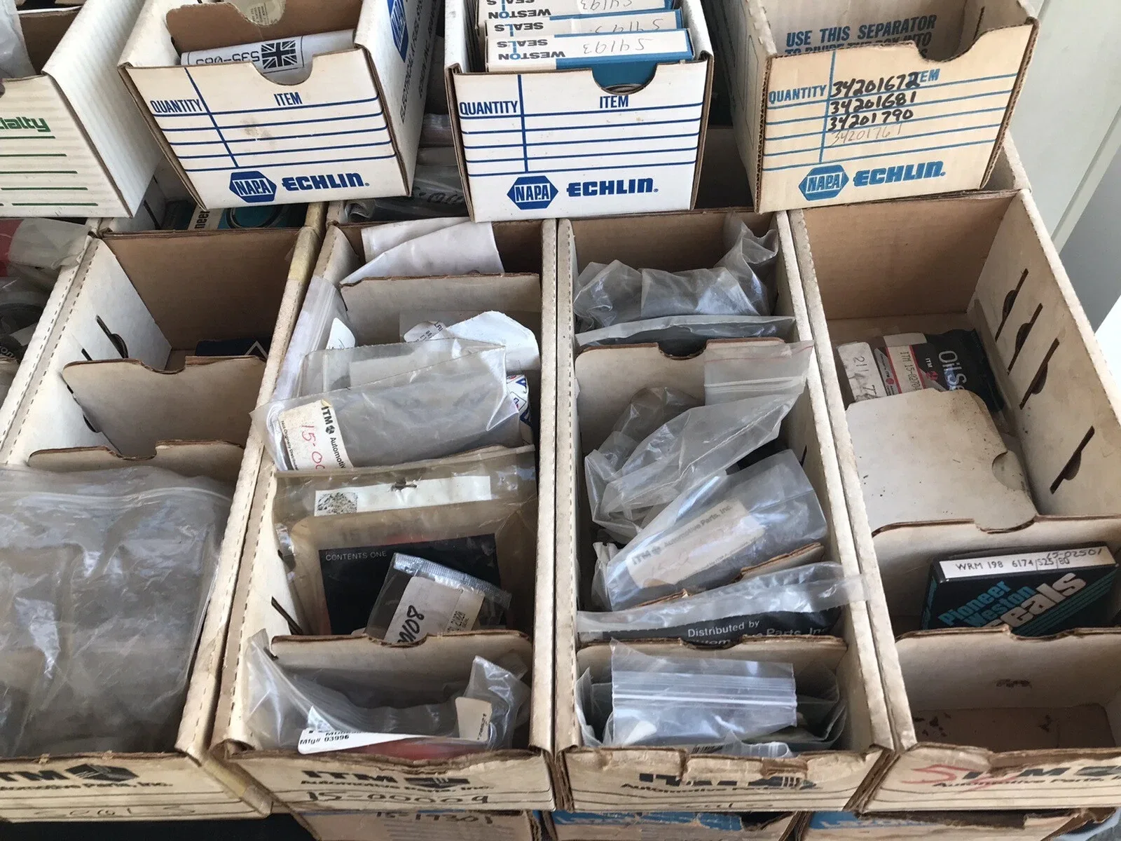 National Oil Seals Transmission/Engine/Differential Seal Bulk Lot - 971 Pcs image 2