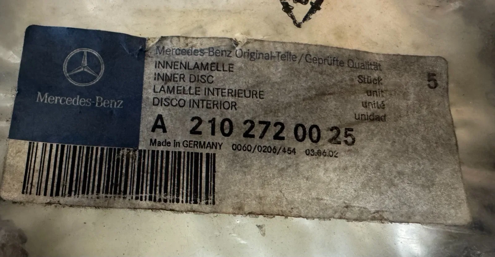 Mercedes-Benz Clutch Disc (Friction Disc) 210-272-00-25 image 2