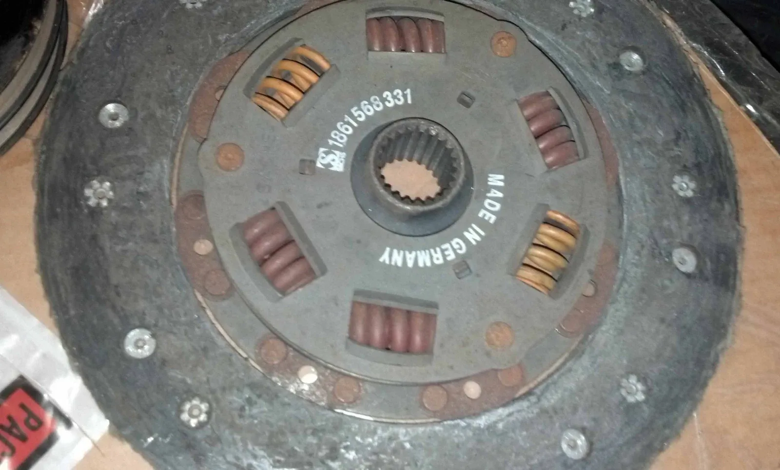 Porsche 930 Turbo 3.3 Clutch & Pressure Plate — MPN 1861568331 image 4