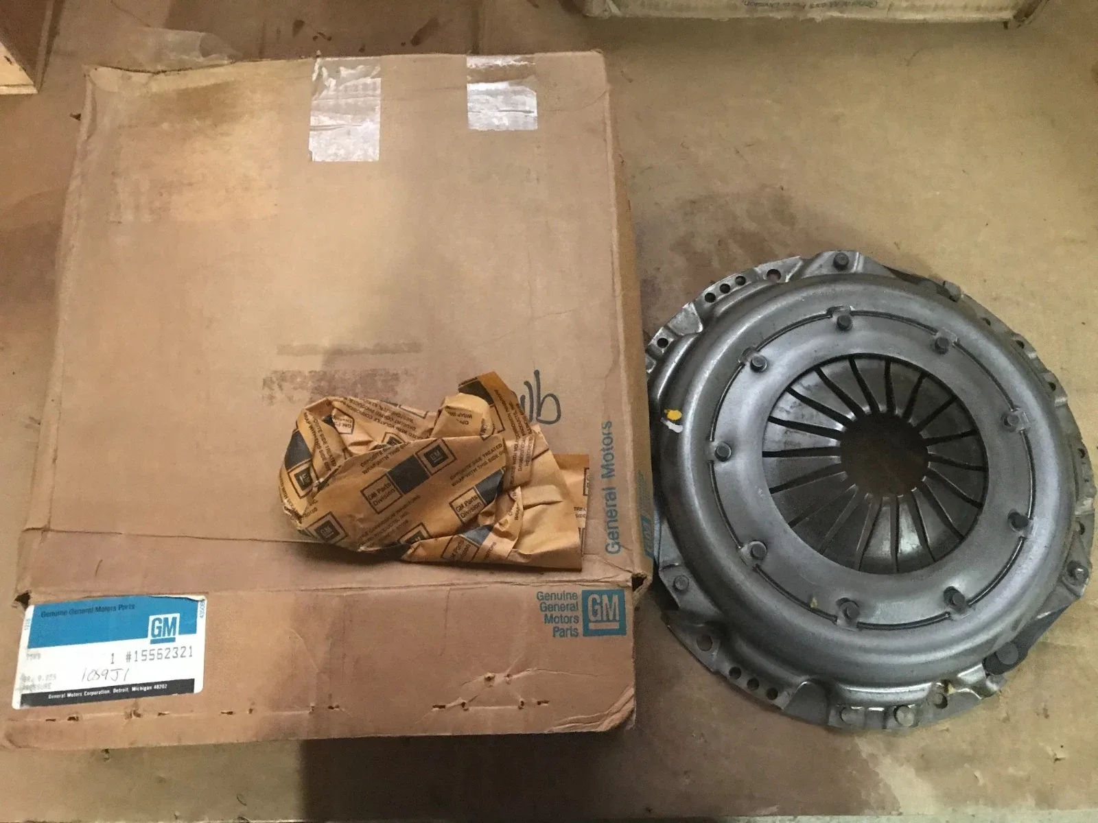 1985-1989 Chevy GMC Pickup Clutch Pressure Cover & Plate MPN 15562321