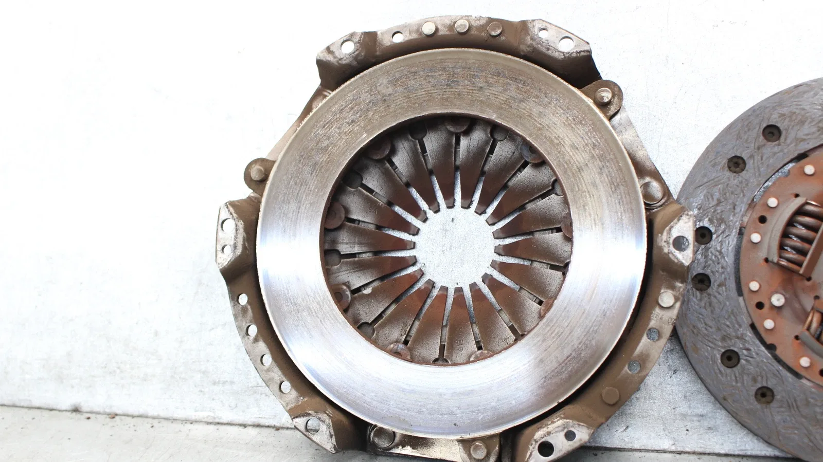 1984-1993 BMW M20 Clutch & Pressure Plate (MPN 1223171) image 4