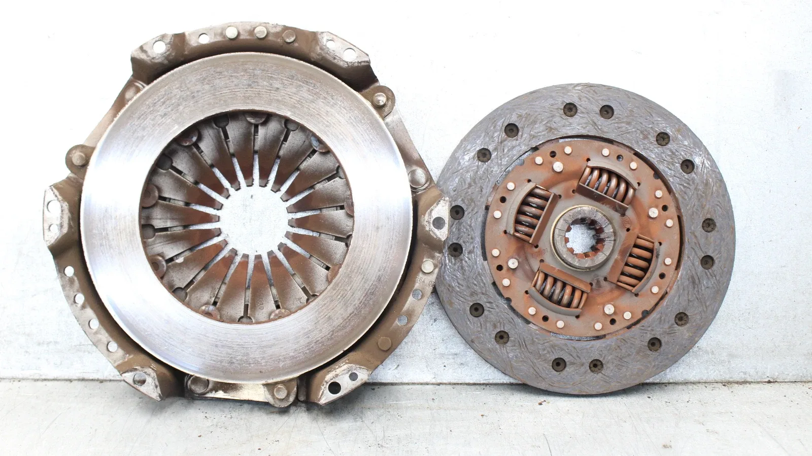 1984-1993 BMW M20 Clutch & Pressure Plate (MPN 1223171)