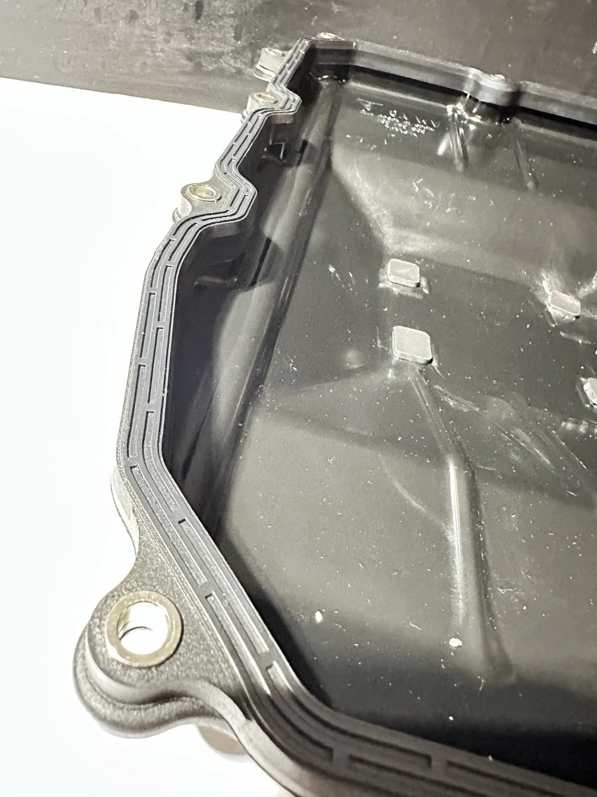 2011-2015 Porsche Cayenne Turbo V8 4.8 Transmission Oil Pan 0C8321361 image 3