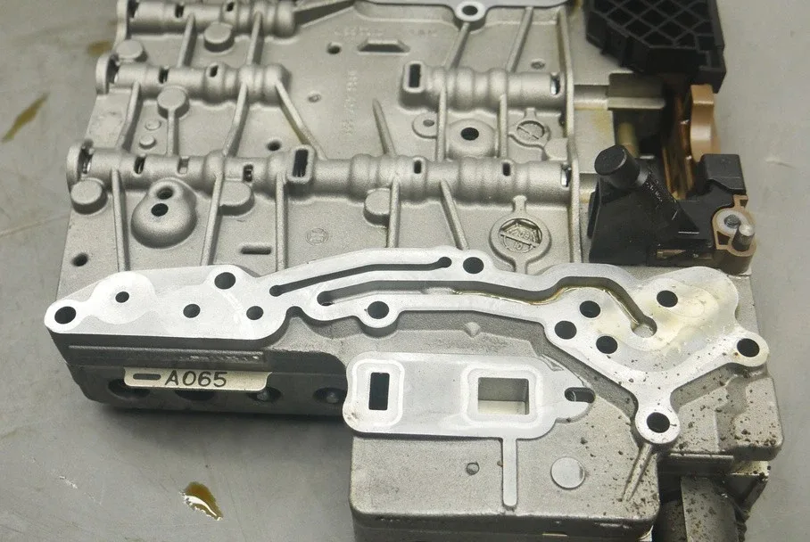 2010-2015 Jaguar XJ/XJL (X351) Transmission Valve Body Mechatronic Assembly - 0260550043 image 3