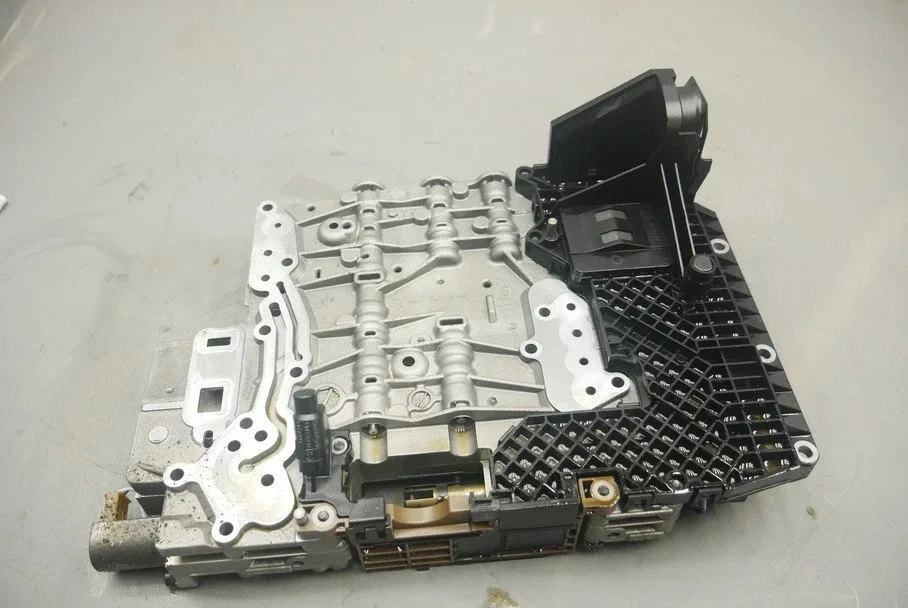 2010-2015 Jaguar XJ/XJL (X351) Transmission Valve Body Mechatronic Assembly - 0260550043 image 4