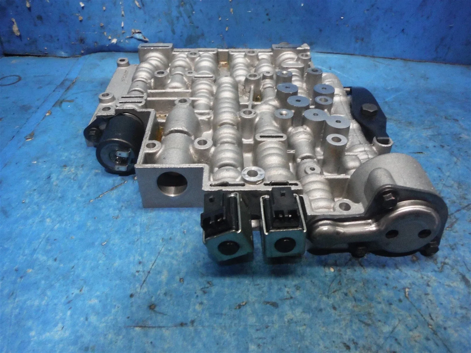 1996 Chevrolet/GMC 4L60/4L60E transmission valve body 24203537 image 2