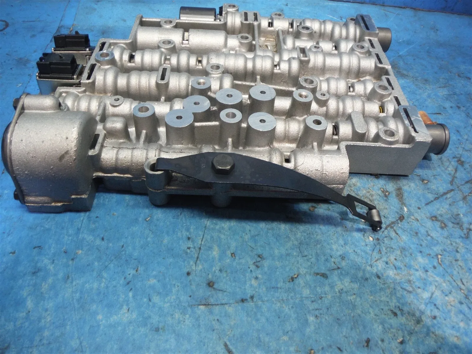 1996 Chevrolet/GMC 4L60/4L60E transmission valve body 24203537 image 3
