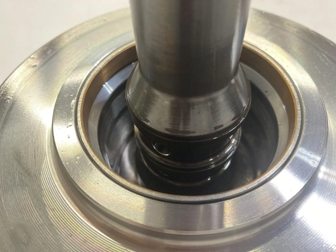 2004 Chevrolet Silverado 2500 Input Shaft & Clutch Drum — Part 29539506 image 3