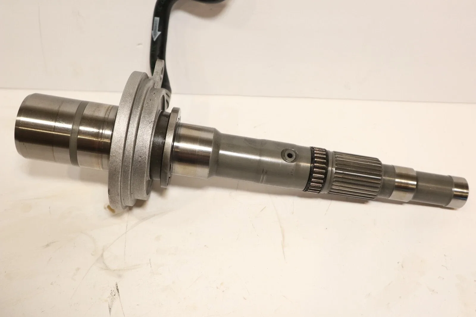 05-08 RANGE ROVER INPUT SHAFT W/PUMP OEM image 3