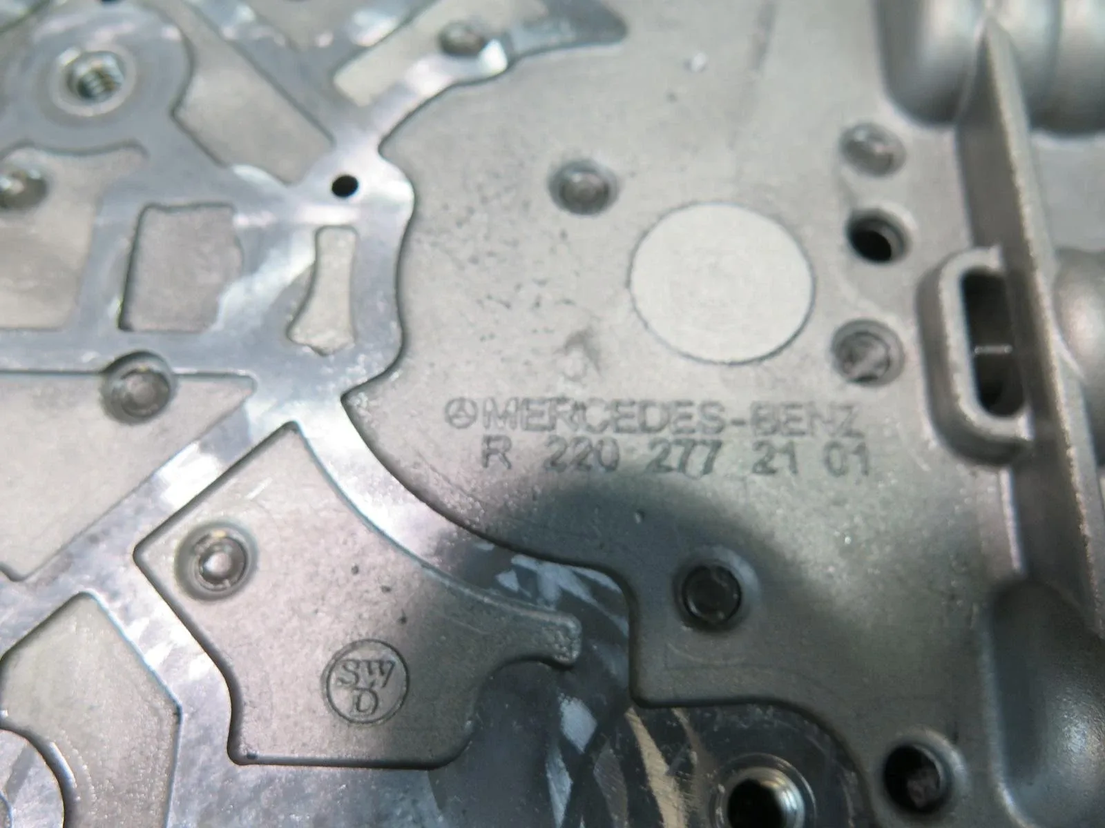 2015 Mercedes ML350 722.906 Transmission Valve Body Mechatronic A2202772101 image 3