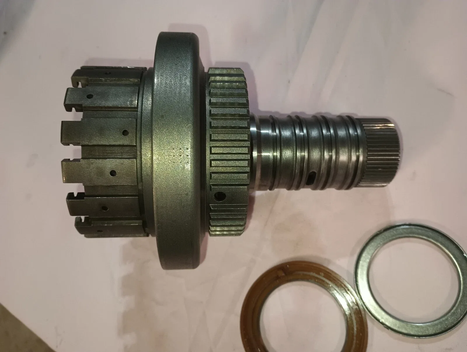 GM OEM 4T40E / 4T45E Direct & Coast Clutch Housing & Input Shaft – MPN 4T45-E image 3