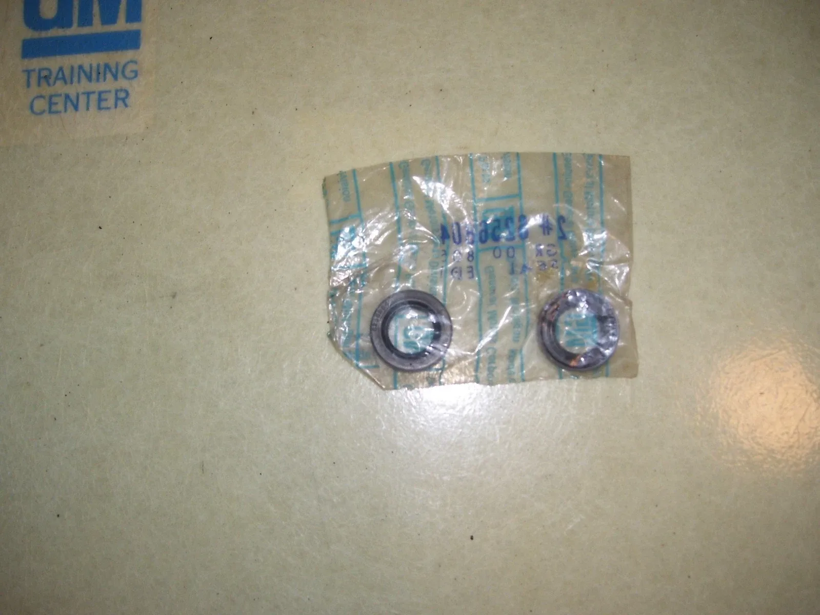 GM 6256804 Transmission Input Shaft Seal Retainer NOS (Pair) image 2