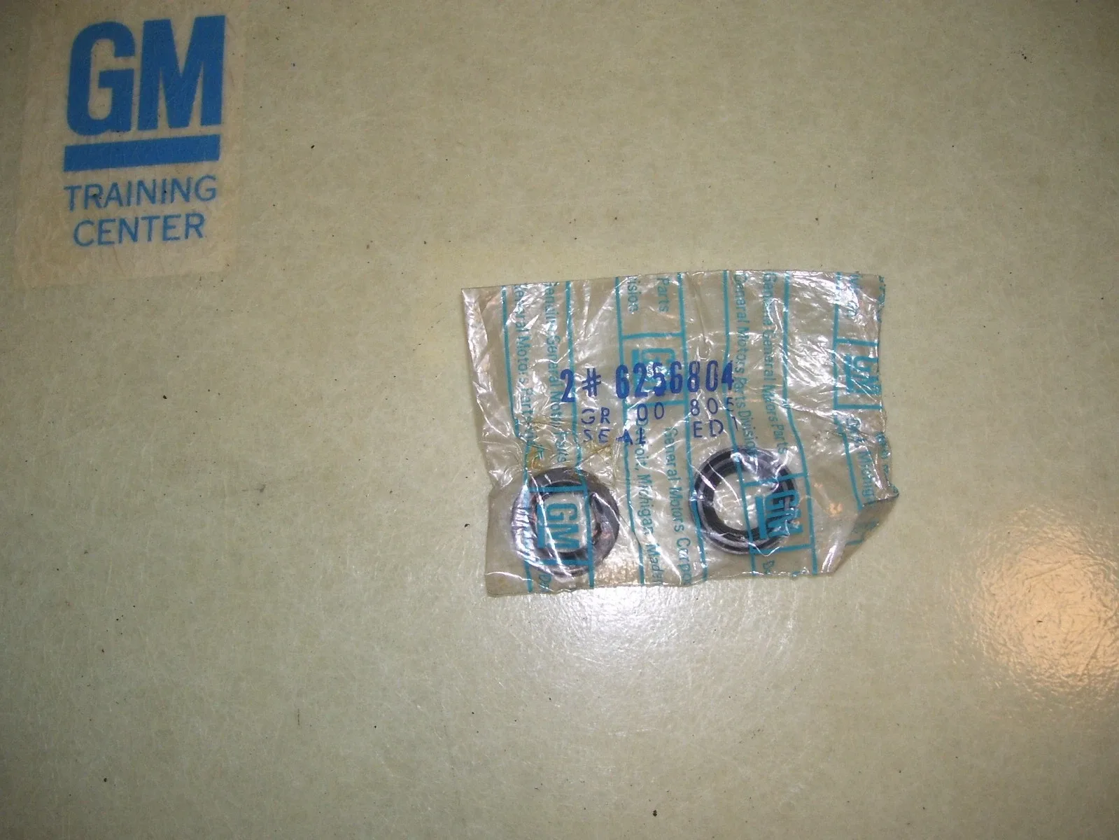 GM 6256804 Transmission Input Shaft Seal Retainer NOS (Pair)