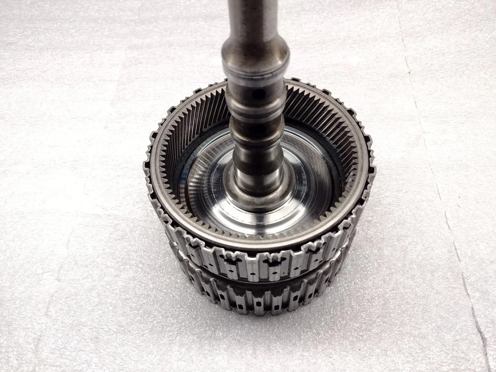 GM 6L45/6L50 Input Clutch Drum with Turbine Shaft - 24237963 image 3
