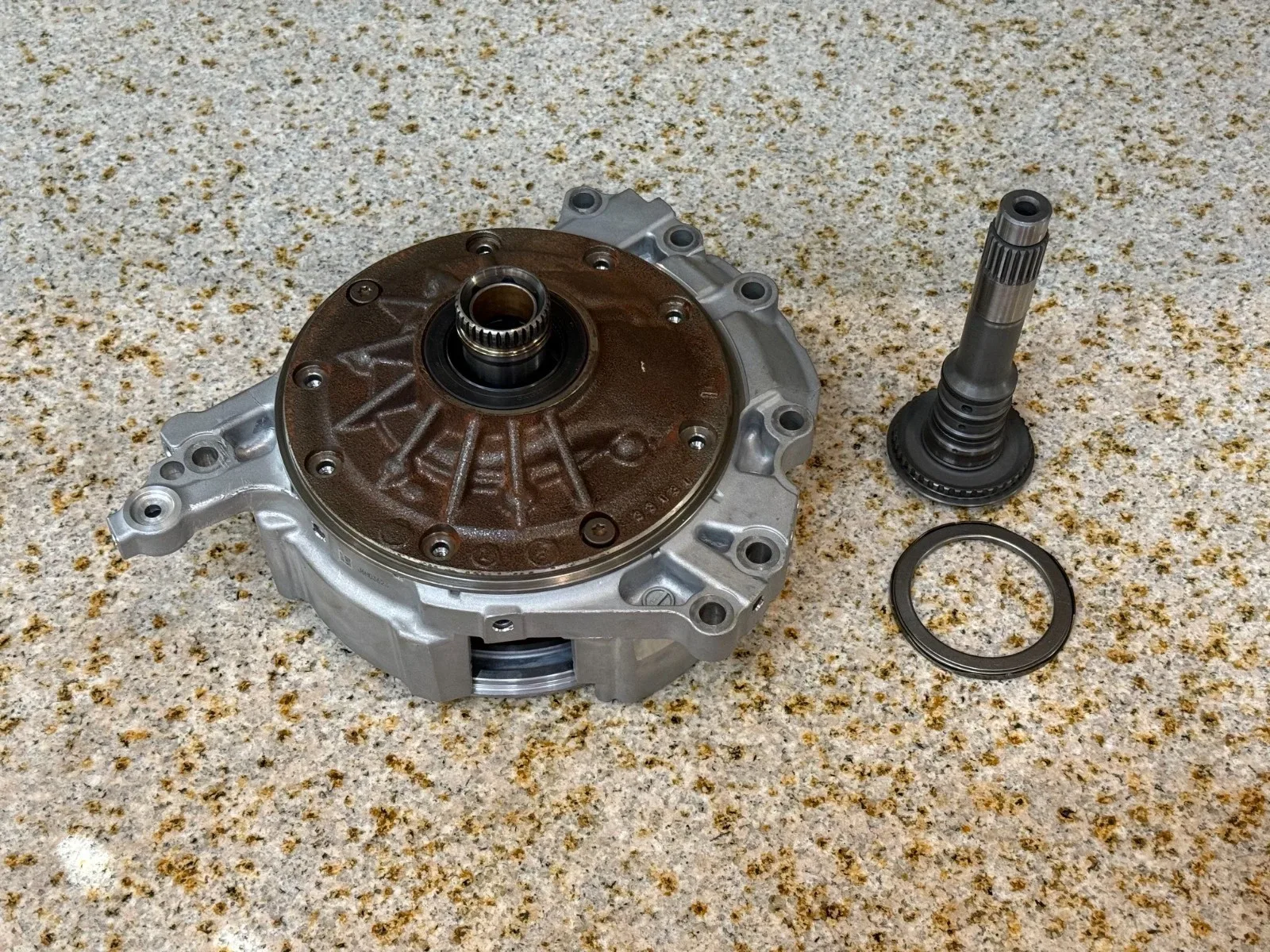 U660E TRANSMISSION PUMP AND STATOR WITH INPUT SHAFT CAST #J6H03623 image 2