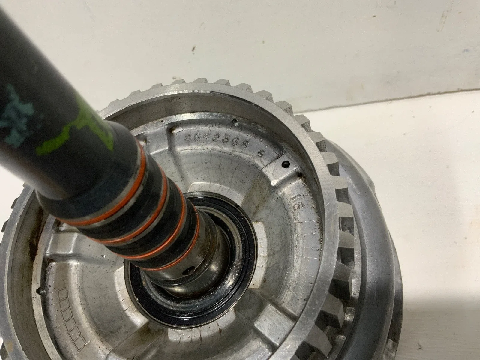 1982-1984 GM 700R4 27-Spline Input Shaft & Drum — Part 8642368 image 4