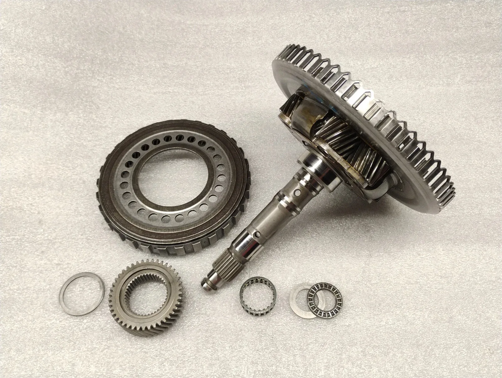 Ford CFT30 Reverse Planet Gear w/Input Shaft — 5F9Z-7A153-AA image 2