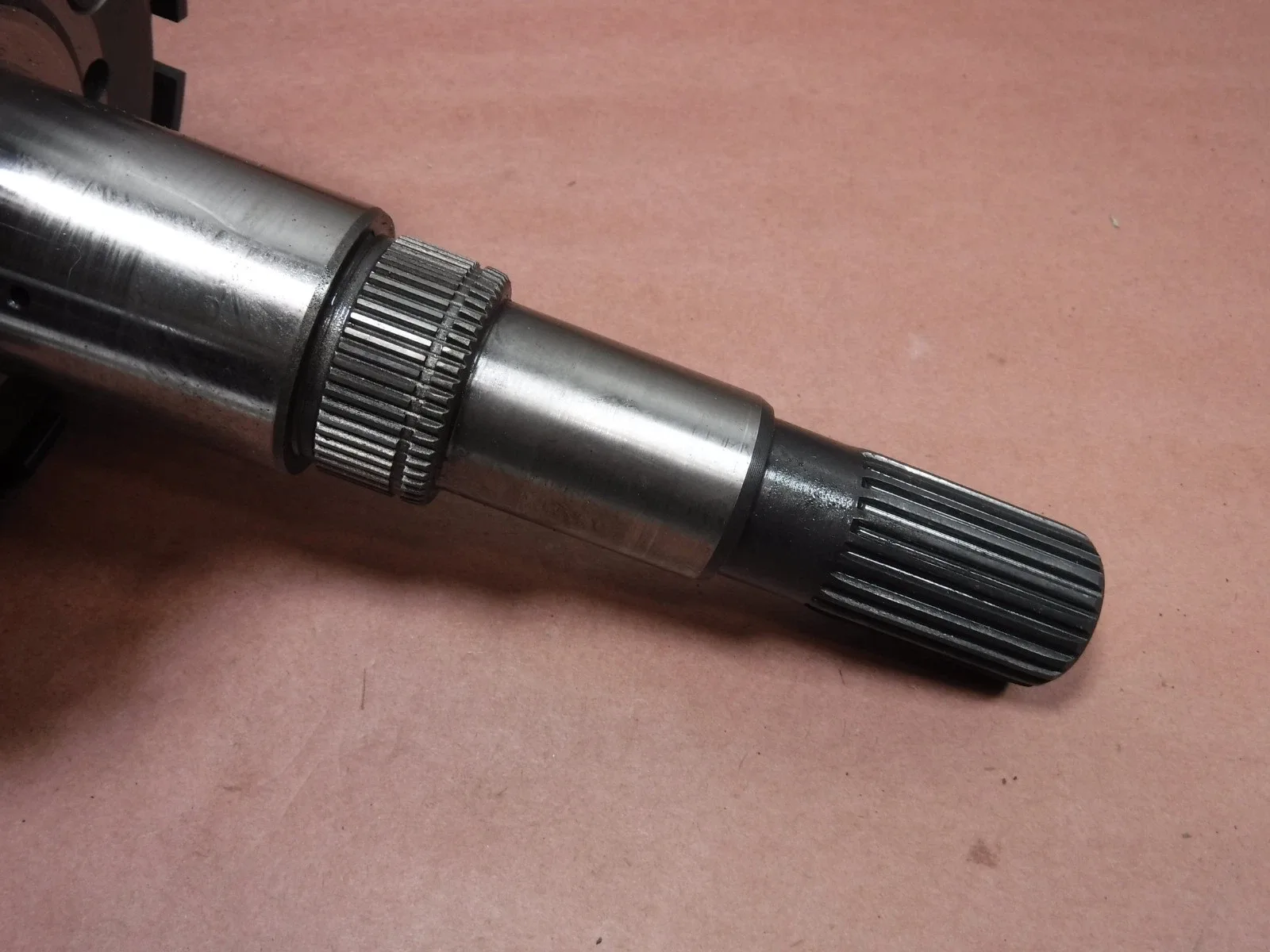 2003-2004 Jeep Grand Cherokee WJ Input Carrier Shaft 4799500AE image 2