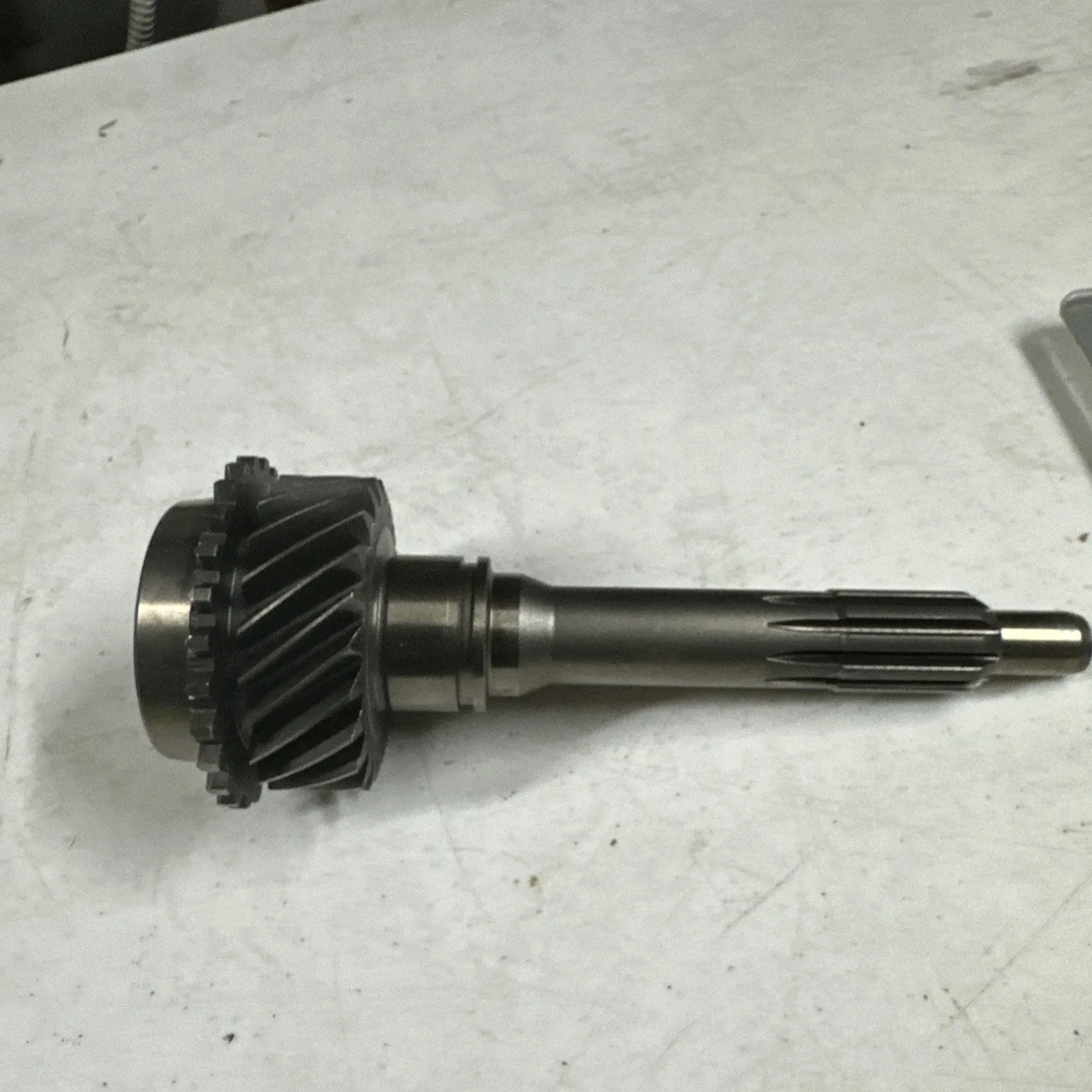 T19 Standard Transmission Input Shaft 376670C image 4