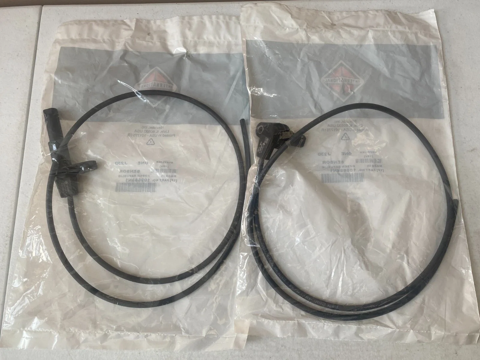 International Main & Input Shaft Speed Sensor Set 109684N1 109683N1 image 3