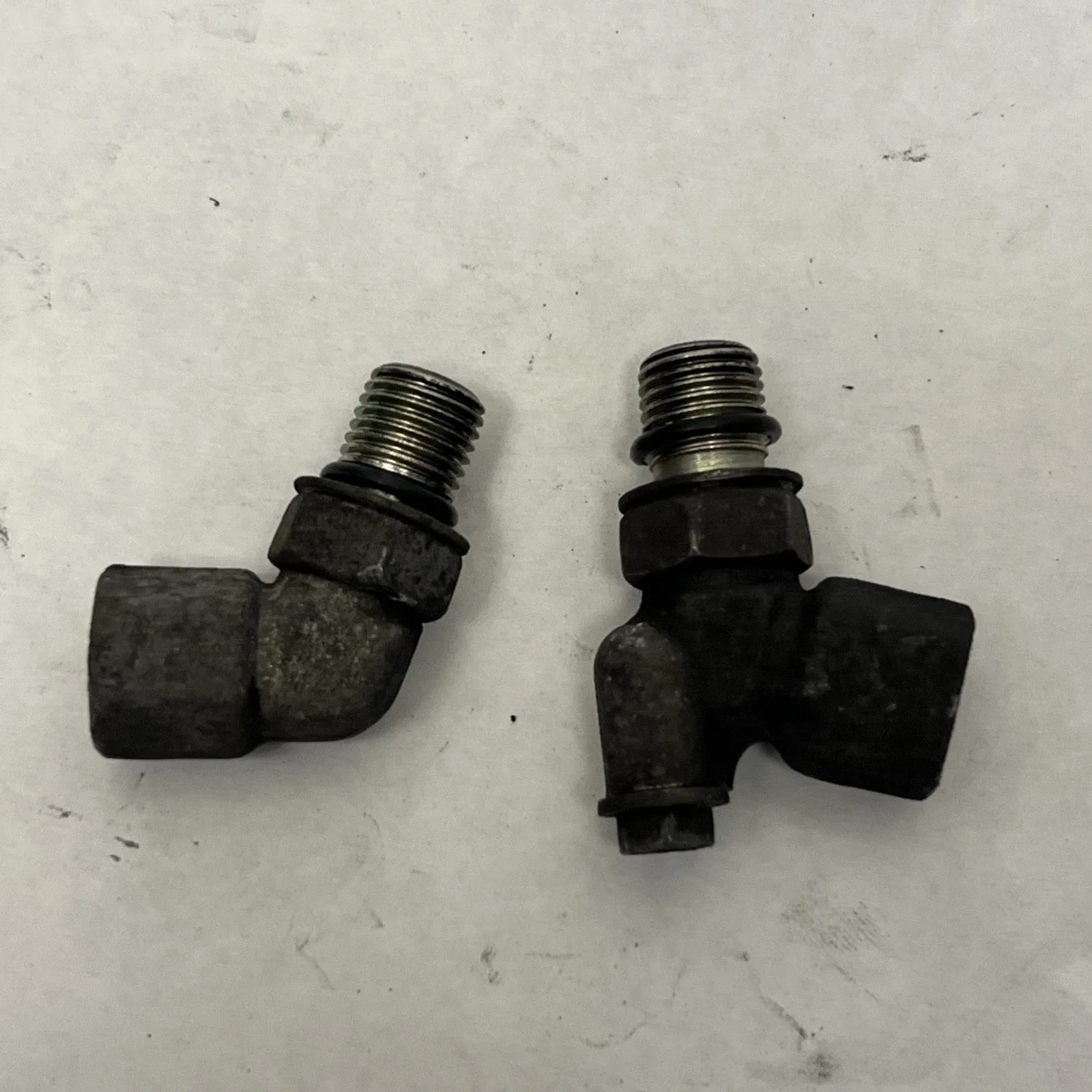 2000-2006 Toyota Tundra 4.7L Automatic Transmission Cooler Line Fittings image 2