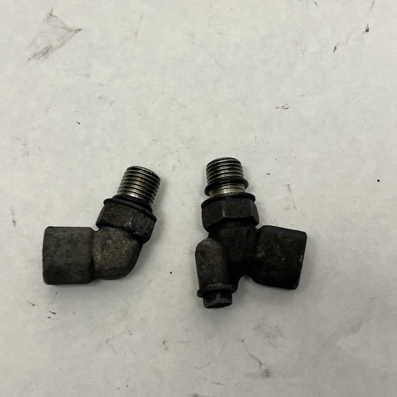 2000-2006 Toyota Tundra 4.7L Automatic Transmission Cooler Line Fittings