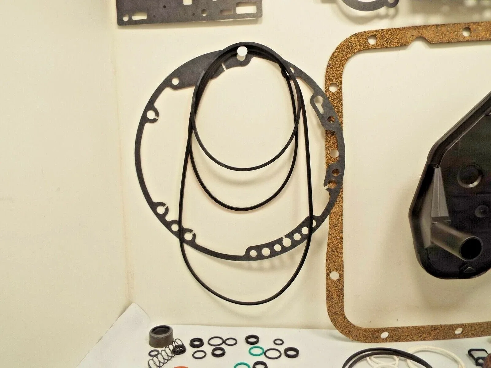 1983-1993 THM700R4 Overhaul Kit w/ Clutches, Filter & Band MPN 74119BW+74002E+74010EF+74020BHE image 4