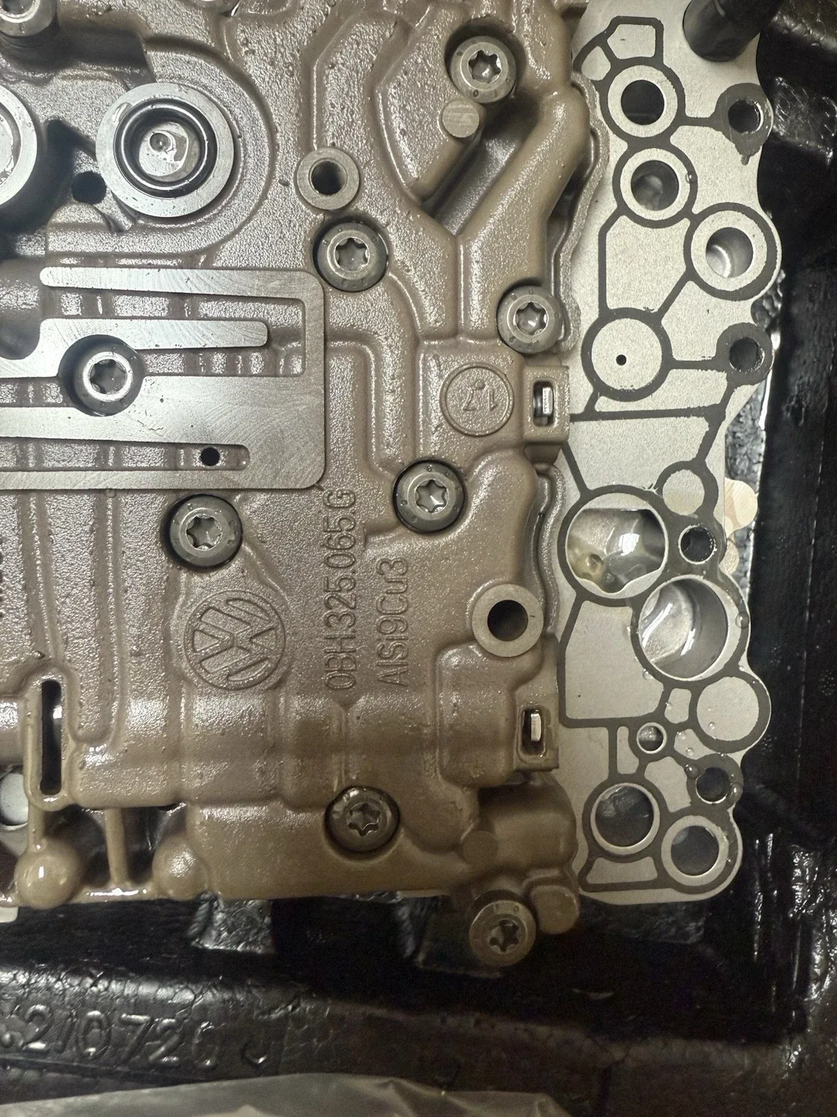 2018 Lamborghini Hurakak Transmission Valve Body VAG 0BH.325.065G image 3