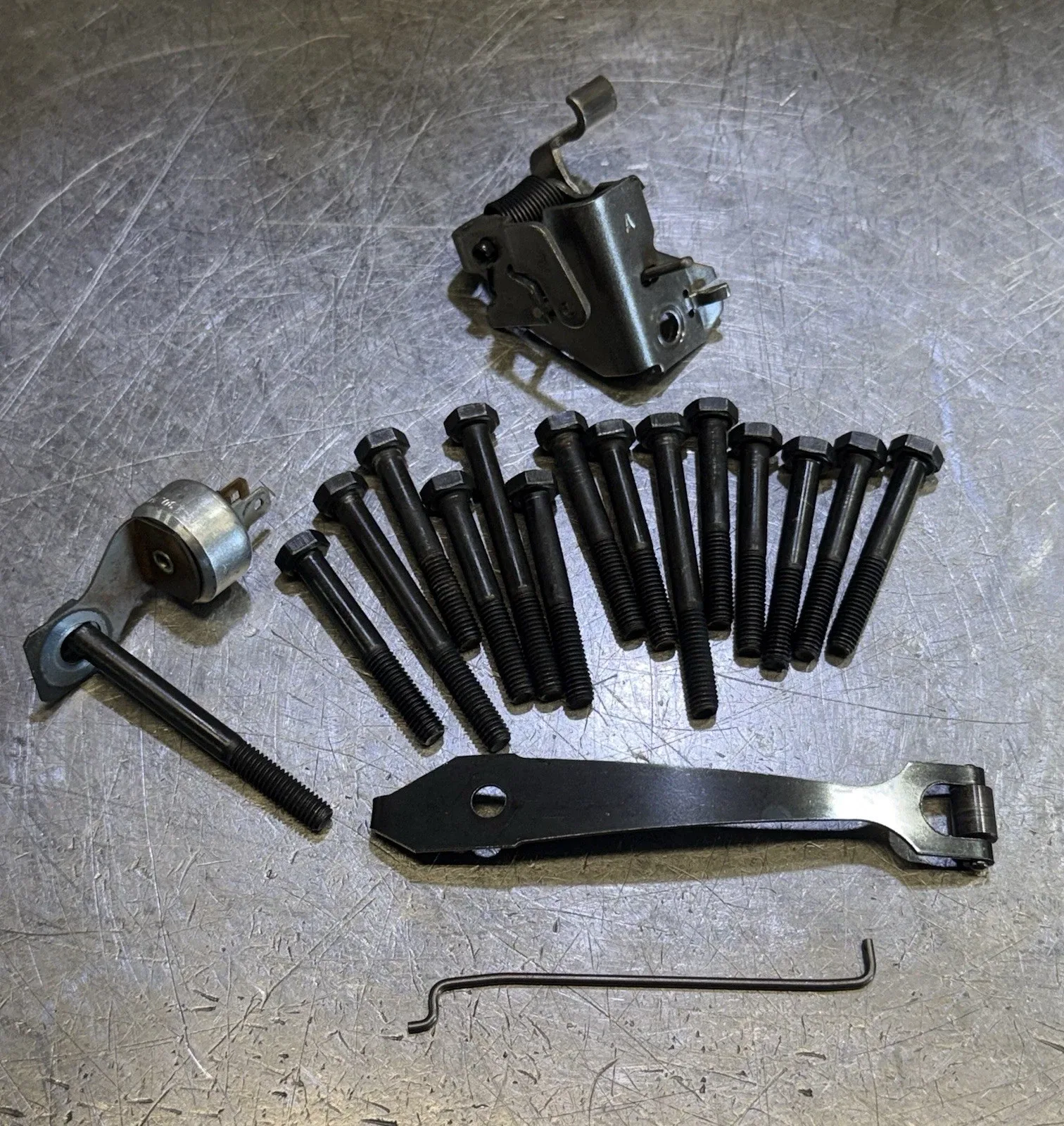 200-4R Valve Body Bolt Set - Steel Bolts (Used) image 2