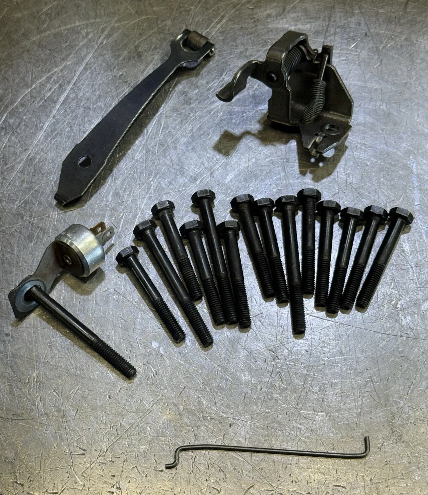 200-4R Valve Body Bolt Set - Steel Bolts (Used)