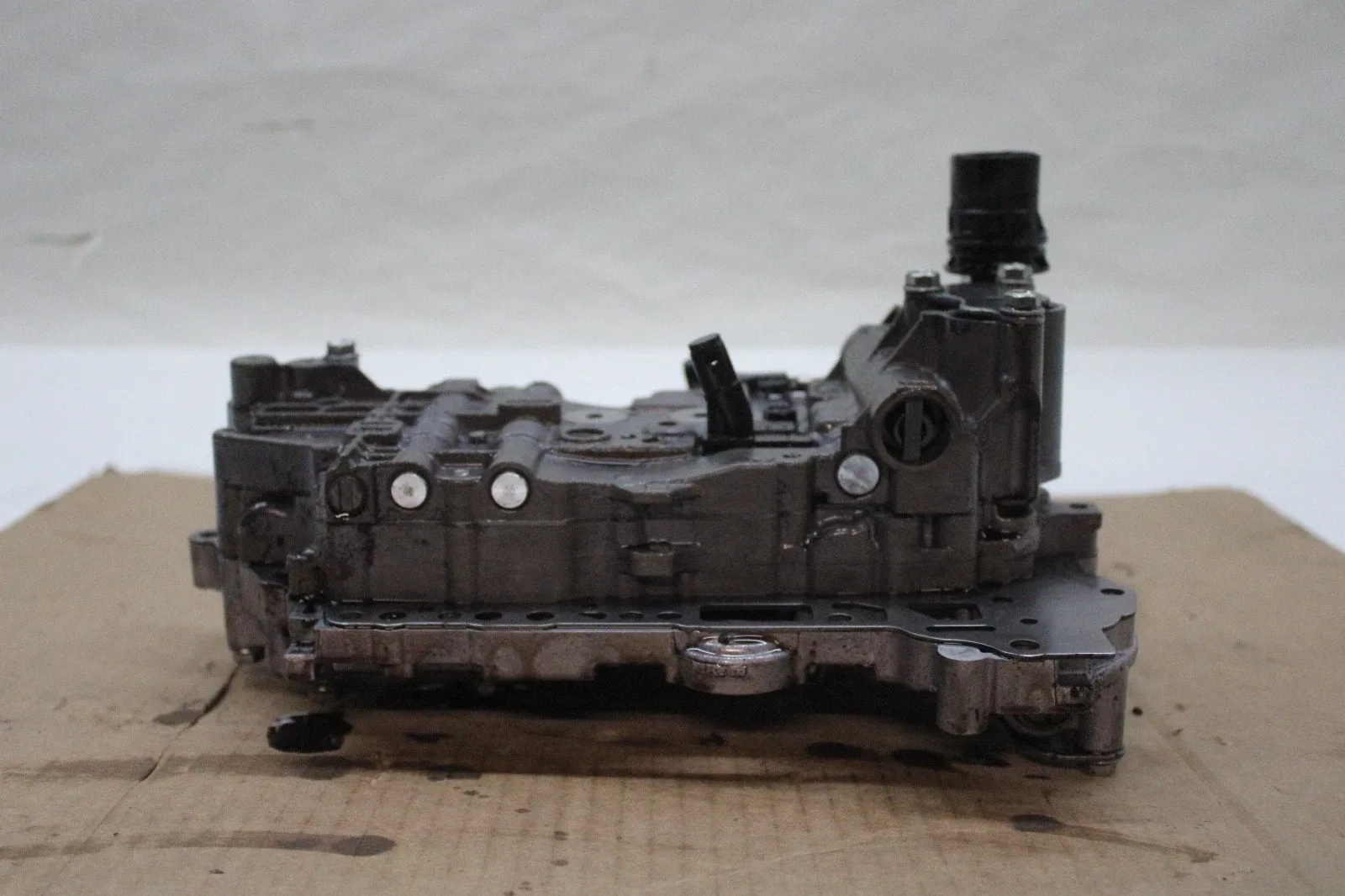 2015-2018 Toyota RAV4 Transmission Valve Body OEM image 2