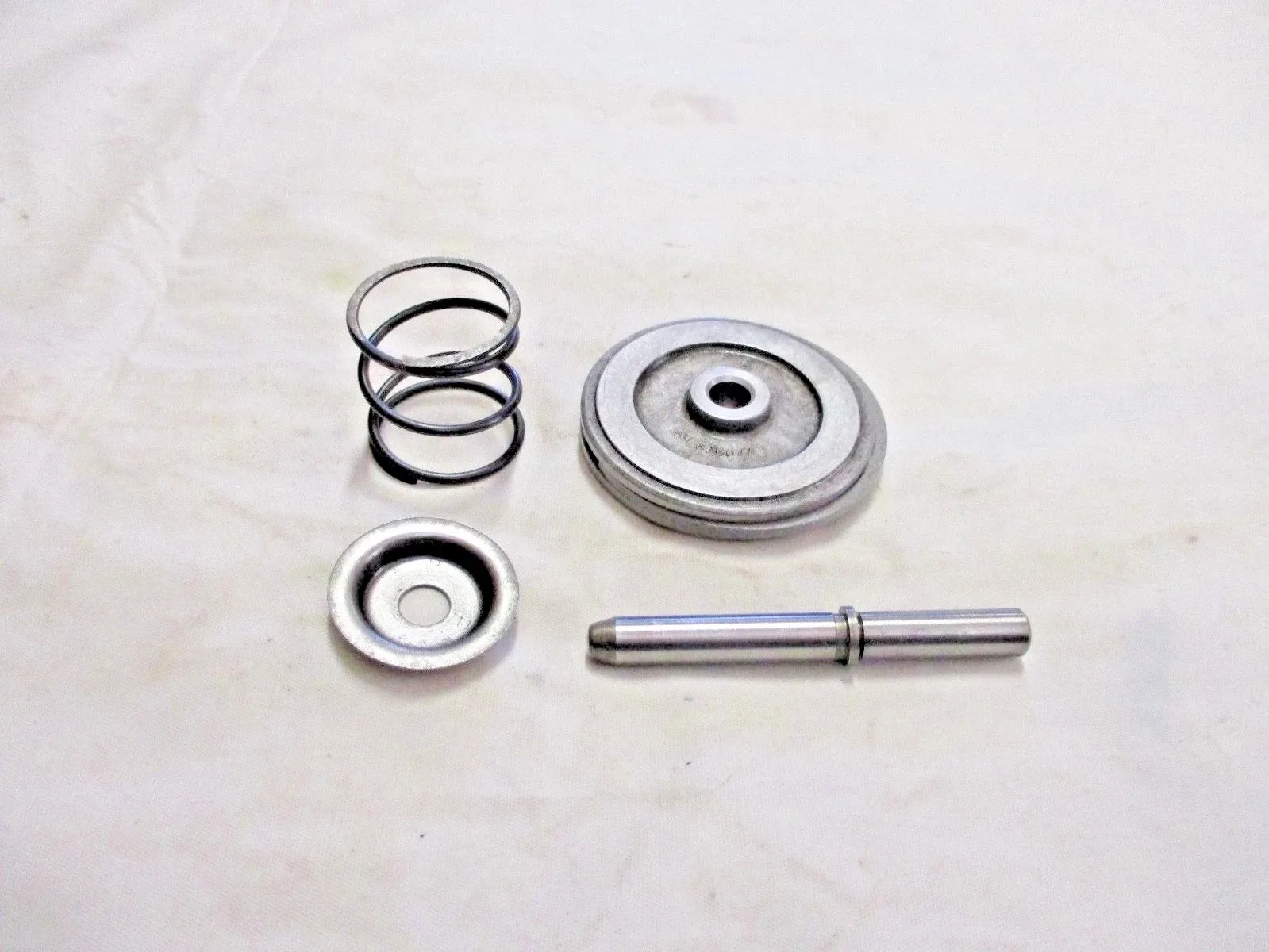 1971 Chevrolet Chevelle Turbo 350 Intermediate Band Servo Assembly image 2