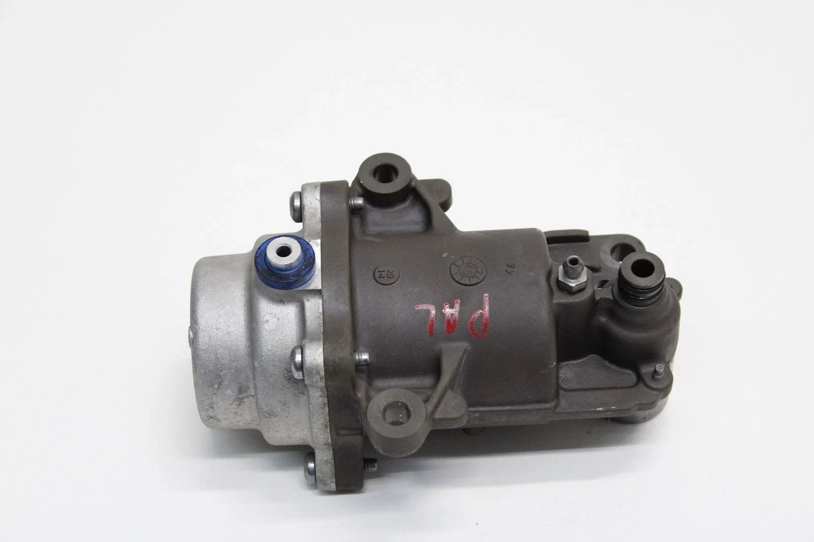 2018-2020 Buick Regal Sportback AWD Automatic Transmission Servo Accumulator 24288117 image 4