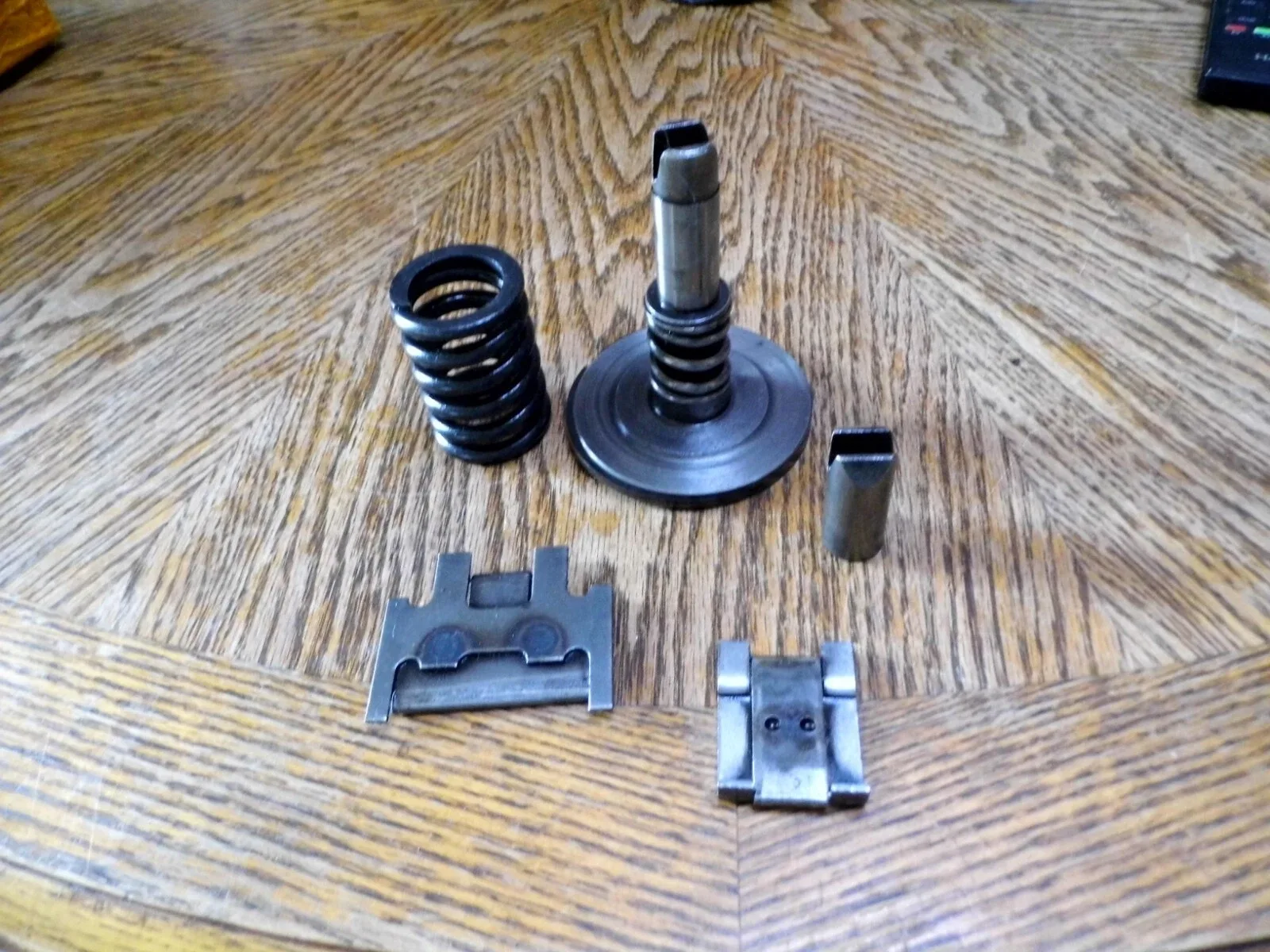 Chevrolet Powerglide Low Brake Band Servo with Struts & Anchors - Used image 2