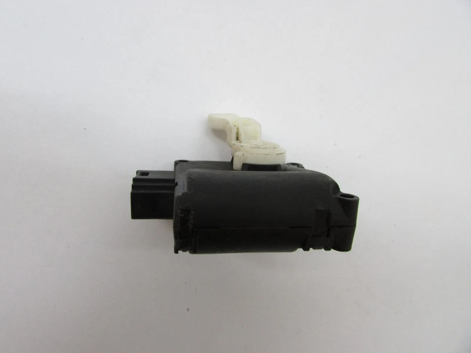 2004-2006 Audi A6 Heating Servo (0 132 801 369) image 2