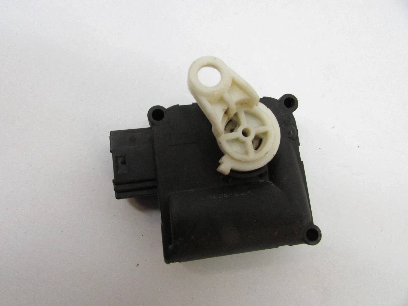 2004-2006 Audi A6 Heating Servo (0 132 801 369) image 3