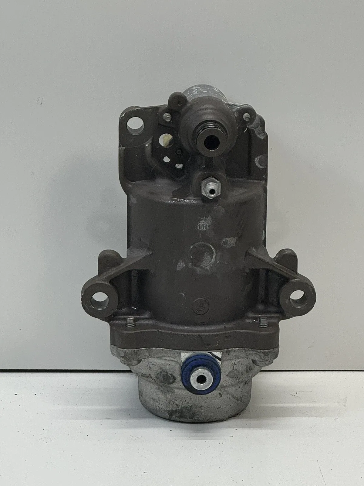2019 Cadillac XT4 Automatic Transmission Servo Accumulator MPN 24288117 image 4